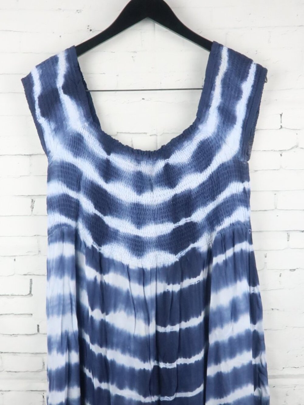 RAVIYA BLUE & WHITE TIE DYE MAXI DRESS WITH SMOCKED TOP SIZE LARGE - Picture 4 of 10